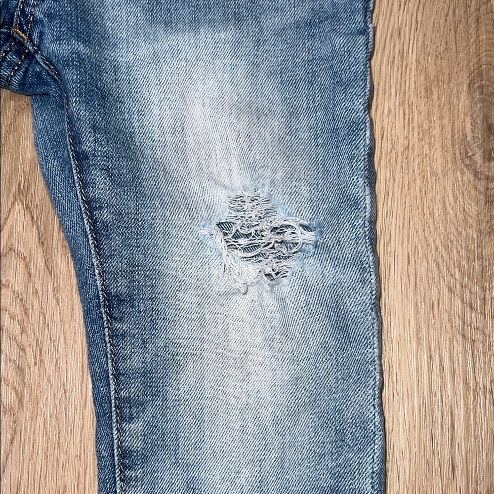 ๐๏ธ 4 for $20 ๐๏ธ - GAP Kids Light Blue Distressed Jeans - Picture 6 of 12